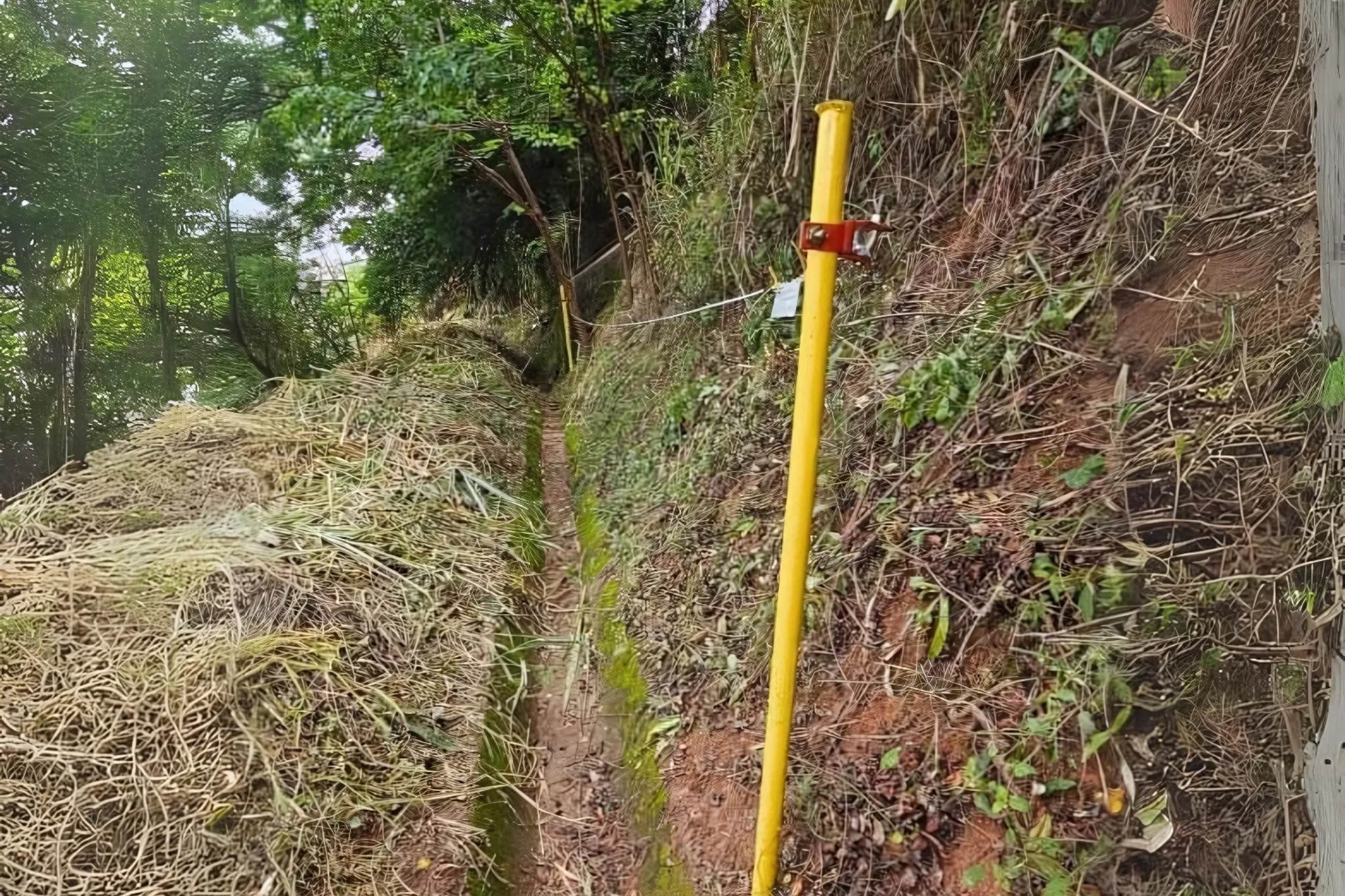 Linha de vida em taludes e planos inclinados